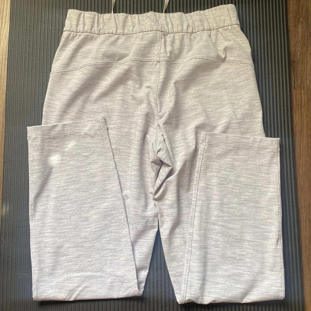 Lululemon On The Fly Pant size 6 - Picture 5 of 5